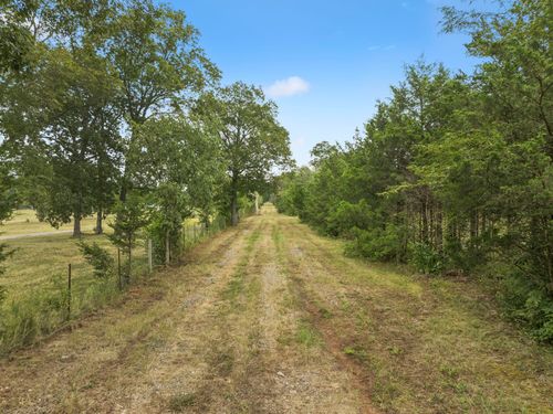 805 Chapel Hill Pike, Eagleville, TN, 37060-4602 | Card Image