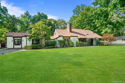 1 W Gate Drive, Huntington, NY, 11743 | Card Image