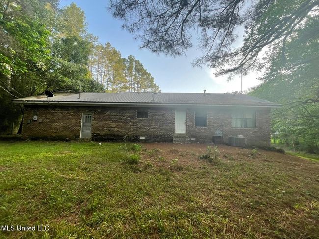 Rear Exterior | Image 8