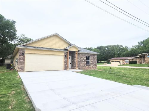 100 Round Hill Way, Runaway Bay, TX, 76426 | Card Image