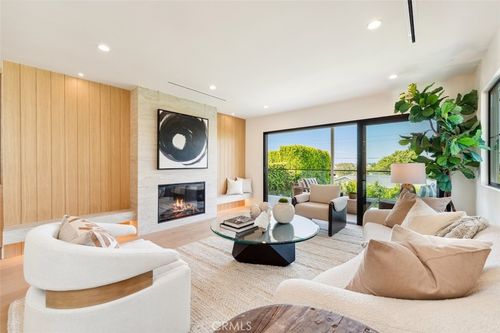 13817 Valley Vista Blvd, Sherman Oaks, CA, 91423-4650 | Card Image