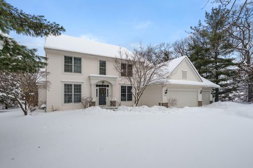 8272 Bainbridge Dr, Mattawan, MI, 49071-8402 | Card Image