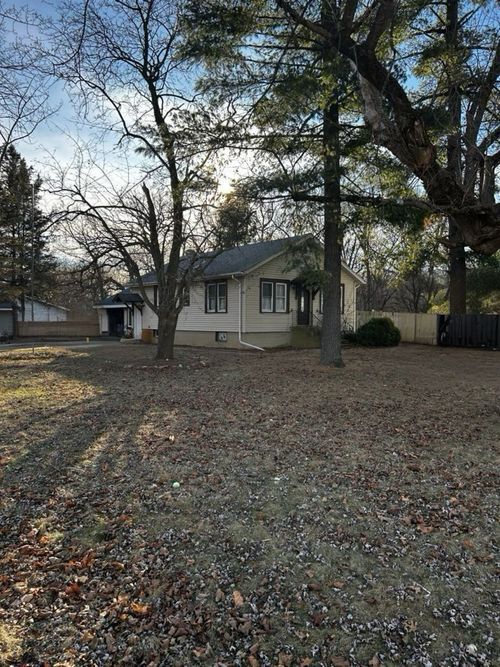 305 W Chestnut St, SILVER LAKE, WI, 53170-1523 | Card Image