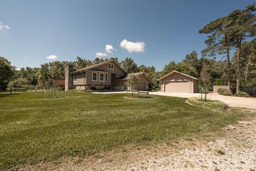 3704885 Pineview Ln, Dousman, WI, 53118-8729 | Card Image