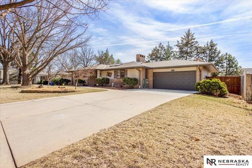2925 Kucera Dr, Lincoln, NE, 68502-5733 | Card Image