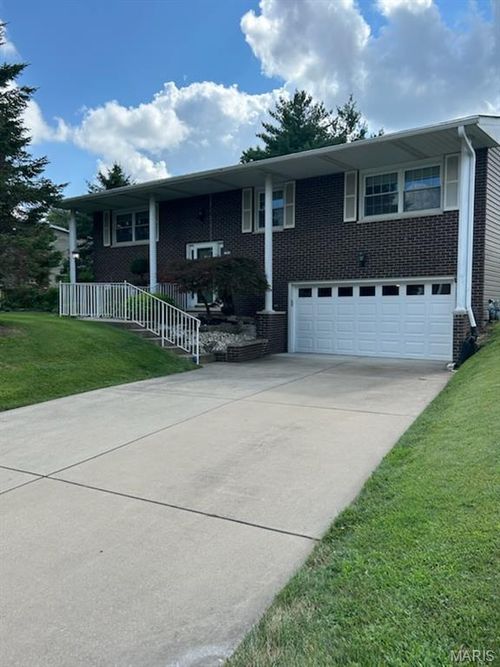 701 Nebraska St, Bethalto, IL, 62010-1631 | Card Image