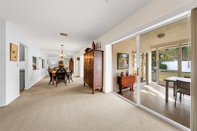 7460 W Country Club Dr N, Condo with 2 bedrooms, 2 bathrooms and null parking in Sarasota FL | Image 12