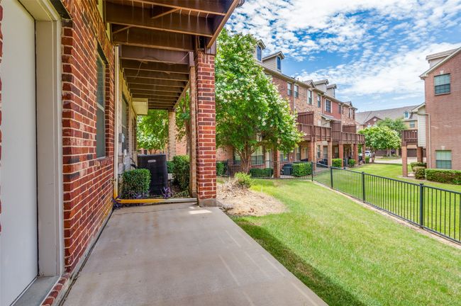 1416 Chase Ln, Townhouse with 4 bedrooms, 4 bathrooms and null parking in Irving TX | Image 28