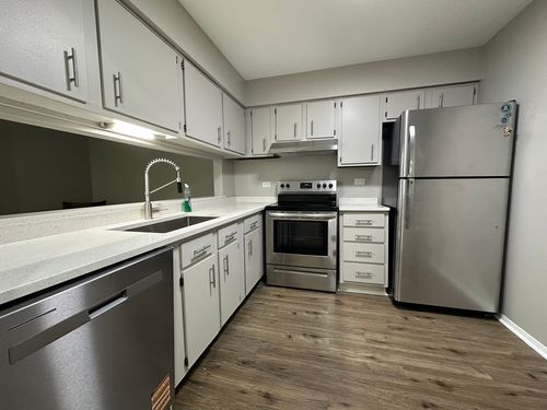 apt-8-255 E Court Of Shorewood, Vernon Hills, IL, 60061-2533 | Card Image