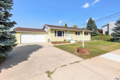 2906 Tomahawk Dr, Rapid City, SD, 57702-4250 | Card Image