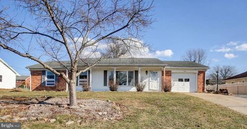 128 Hillside Dr, Fayetteville, PA, 17222-1110 | Card Image