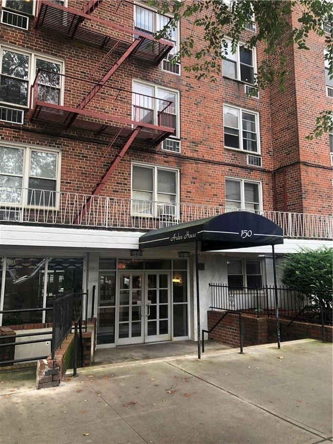 APT-3R - 150 Hawthorne St, Home with 0 bedrooms, 1 bathrooms and null parking in Brooklyn NY | Image 5