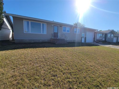 5011 Tribune St, Macklin, SK, S0L2C0 | Card Image