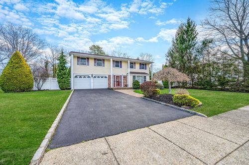 151 Wedgewood Dr, Hauppauge, NY, 11788-3417 | Card Image
