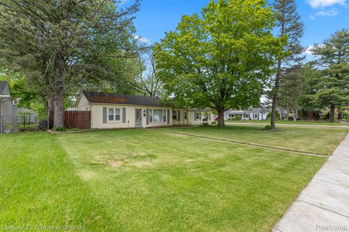 1843 Lathers St, Garden City, MI, 48135-3073 | Card Image