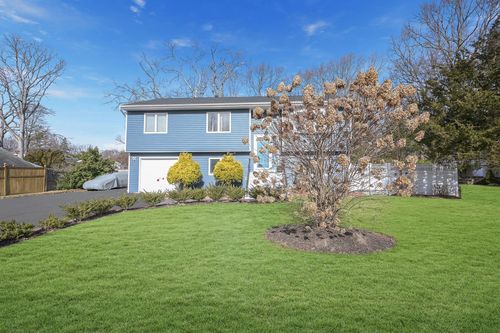 161 Brook St, Bay Shore, NY, 11706-5828 | Card Image