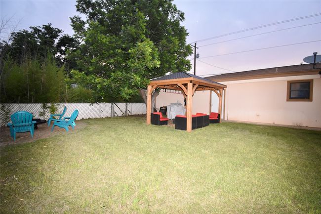 1900 S Walnut St, House other with 3 bedrooms, 2 bathrooms and null parking in Brady TX | Image 16