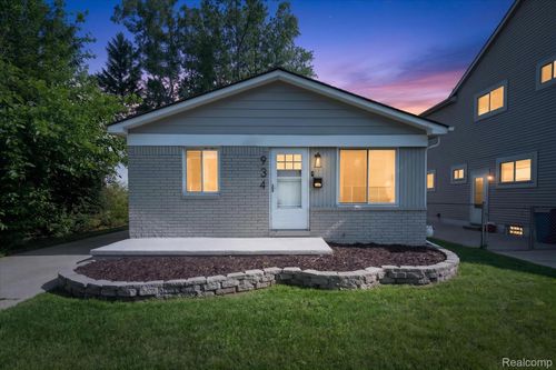 934 Harvard Rd, Berkley, MI, 48072-1923 | Card Image