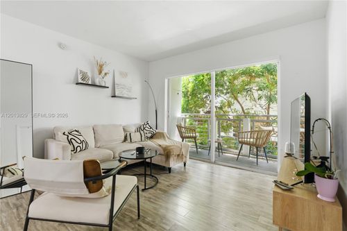 303-716 Michigan Ave, Miami Beach, FL, 33139-6074 | Card Image