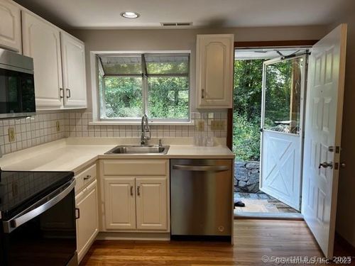 1b-21 Hollow Tree Rd, Norwalk, CT, 06854-2815 | Card Image