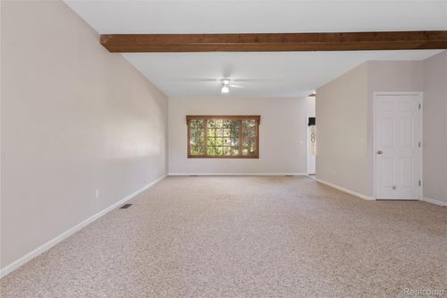 2160 Dean Dr, Highland, MI, 48356-1804 | Card Image