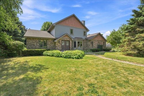 911 Thomas Dr, Sun Prairie, WI, 53590-3410 | Card Image