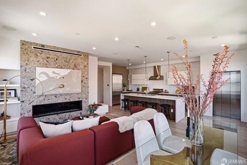 902 Filbert Street, San Francisco, CA, 94133 | Card Image