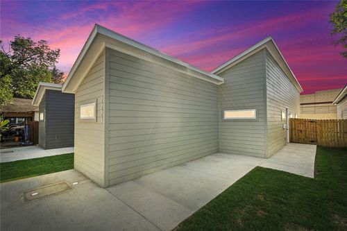 2221 Hooper St, Dallas, TX, 75215-4940 | Card Image