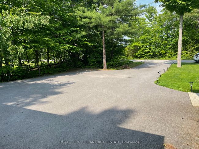 18 E Beehive Dr, House other with 3 bedrooms, 2 bathrooms and 10 parking in Bobcaygeon ON | Image 43