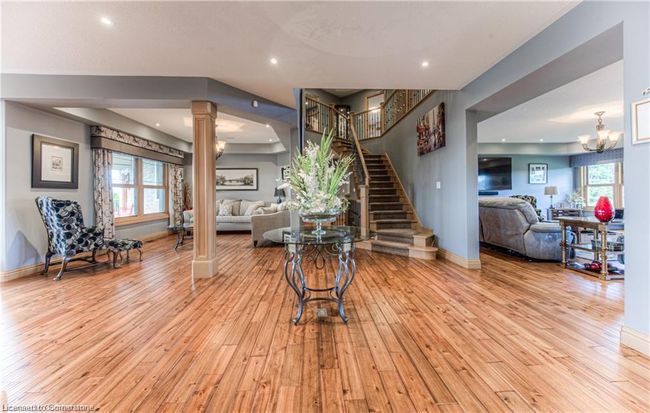 1098 Wurster Pl, House other with 11 bedrooms, 10 bathrooms and 14 parking in Breslau ON | Image 8