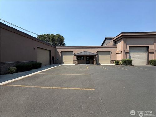 s204-1135 3rd Ave, Longview, WA, 98632-3204 | Card Image
