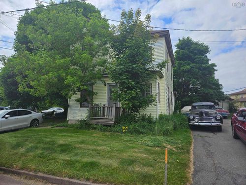 13 Dundonald St, Amherst, NS, B4H1G8 | Card Image