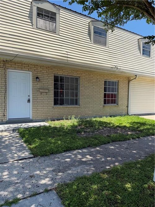 203 E Moreau Street, Chalmette, LA, 70043 | Card Image