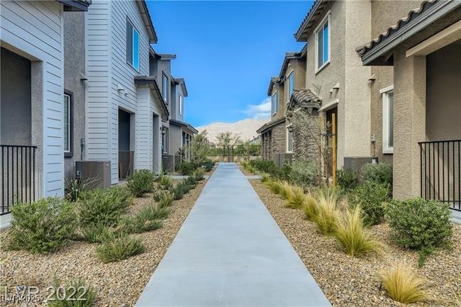 Surrounding community with a residential view | Image 4