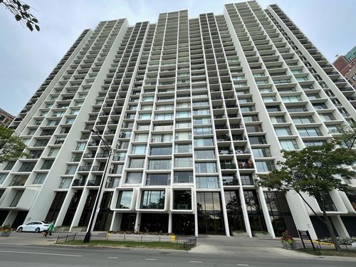 1510-3200 Lake Shore Dr, Chicago, IL, 60657-3933 | Card Image
