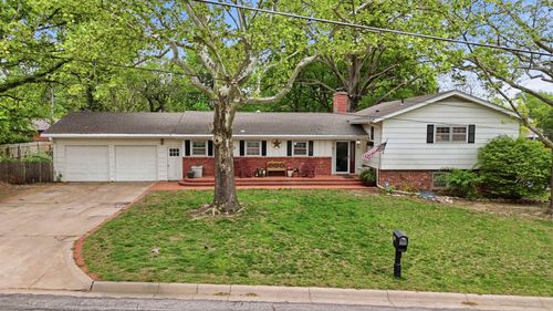 608 W 8th St, Newton, KS, 67114-2604 | Card Image