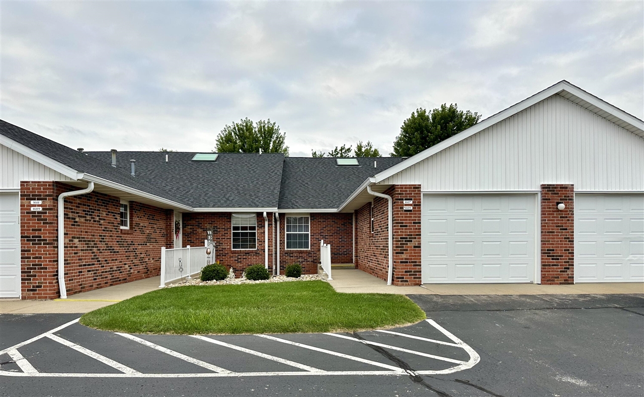 Hickory Trace Dr, Stevensville, MI 49127
