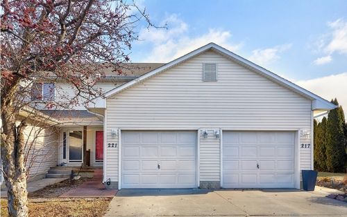 221 N Cherokee Dr, Polk City, IA, 50226-1182 | Card Image