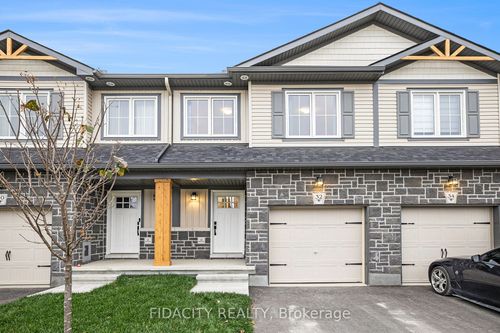 32 Whitcomb Cres, Smiths Falls, ON, K7A0C2 | Card Image