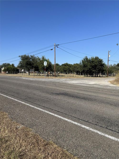 1 Deloris Dr, Harper, TX, 78631-9315 | Card Image
