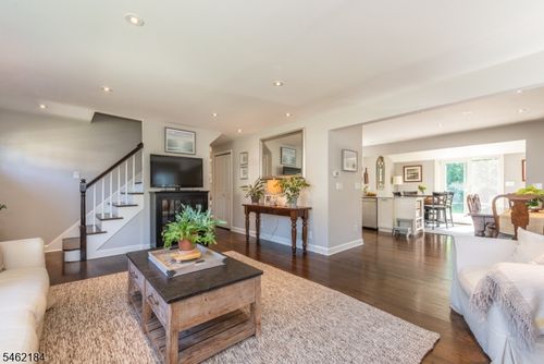 49 Meadow Ln, Bloomfield, NJ, 07003-4325 | Card Image