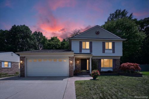 22757 Forestbrook Ln, Flat Rock, MI, 48134-9558 | Card Image