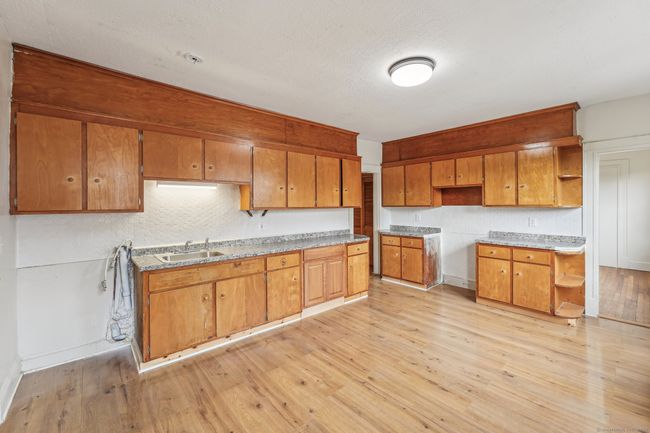 2 - 154 Easton Ave, Home with 2 bedrooms, 1 bathrooms and null parking in Waterbury CT | Image 13
