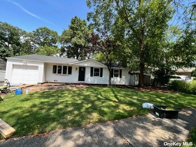 Longworth Ave, Dix Hills, NY 11746