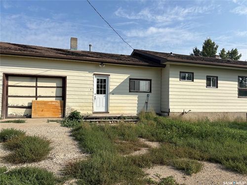 124 Centennial Street, Swift Current Rm No. 137, SK, S0N2Y0 | Card Image
