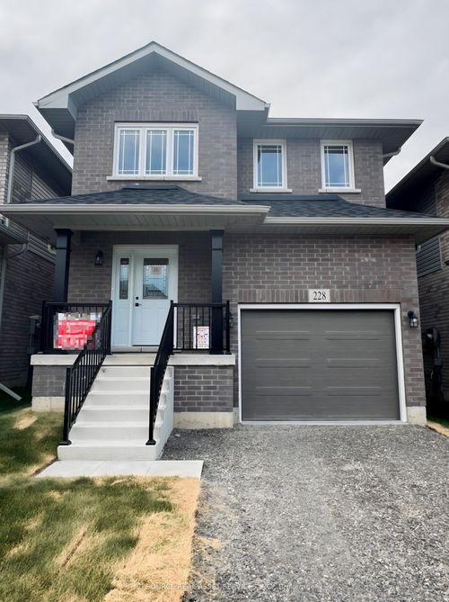 228 O'Neil St, Peterborough, ON, K9K0H1 | Card Image