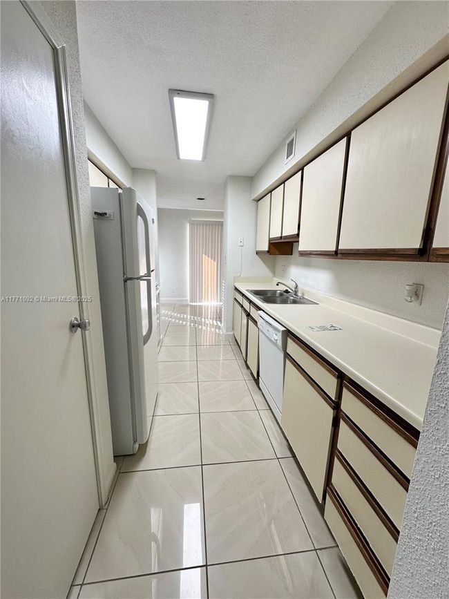 APT-513 - 915 Riverside Dr, Condo with 2 bedrooms, 2 bathrooms and null parking in Coral Springs FL | Image 15