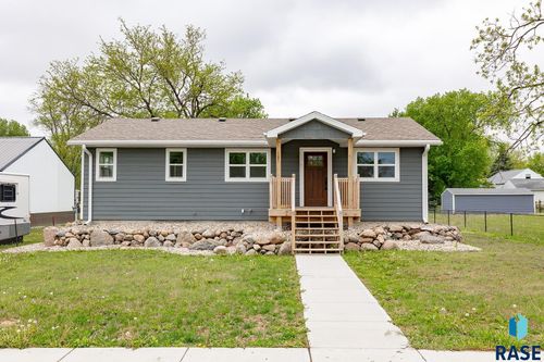 105 W Kluckholm St, Montrose, SD, 57048-2043 | Card Image