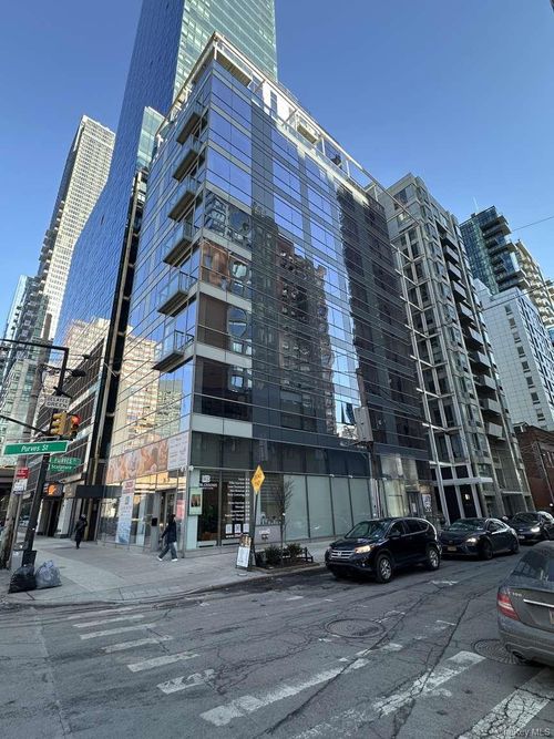 303-26-26 Jackson Ave, Long Island City, NY, 11101-2958 | Card Image