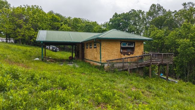 4042 Cabin Land Dr, Home with 3 bedrooms, 3 bathrooms and null parking in Radford VA | Image 4